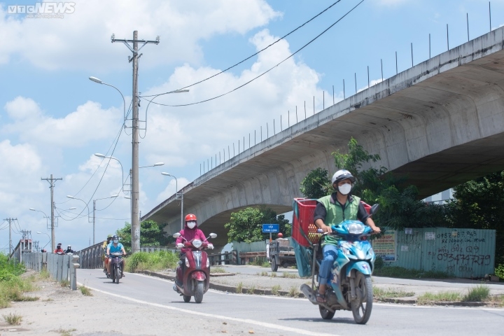 tp.hcm cau tang long dap chieu , cau sat tam op ep khien dan am anh hinh anh 6