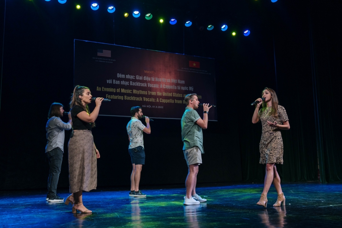 backtrack band from the us perform in vietnam picture 1