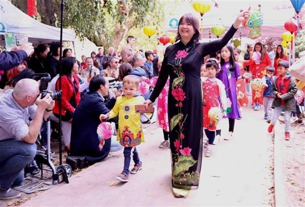 vietnamese family festival held in belgium picture 1