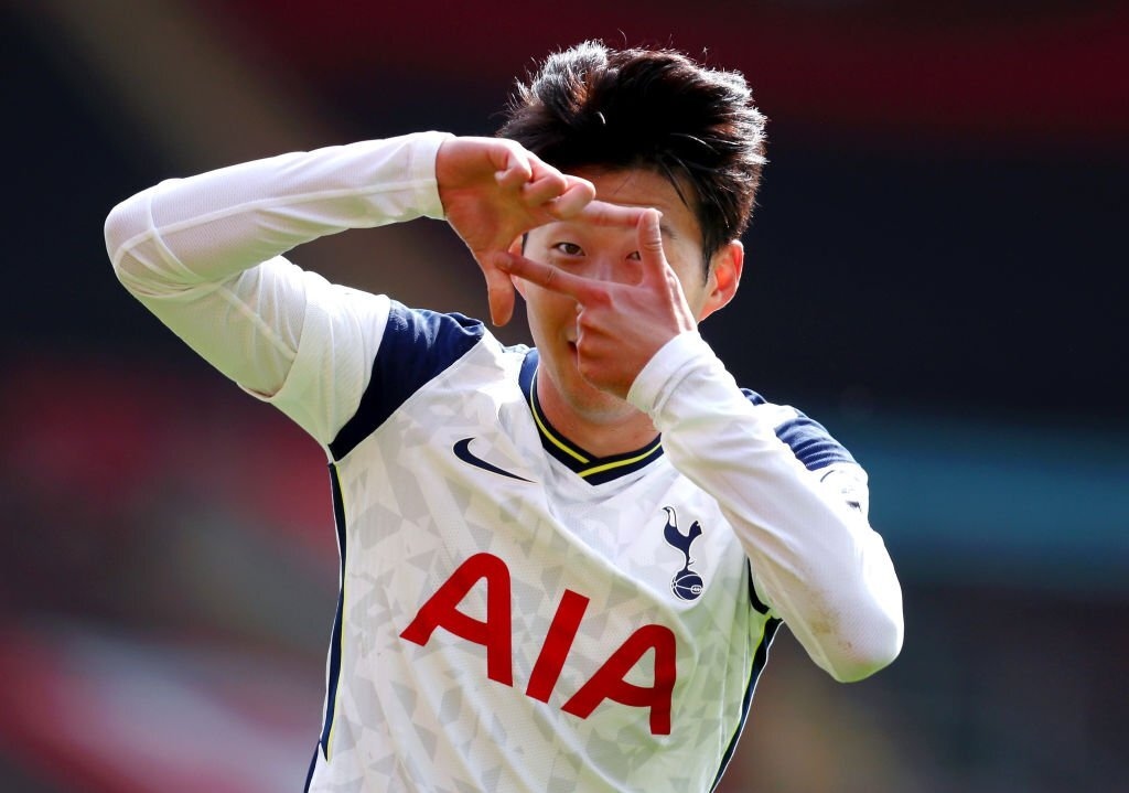 Son Heung Min: Hãy giành một chút thời gian để chiêm ngưỡng hình nền tuyệt đẹp với ngôi sao Tottenham Hotspur - Son Heung Min. Anh là một trong những cầu thủ hàng đầu thế giới và chúng tôi đã có một bức ảnh ấn tượng của anh để bạn trưng bày trên màn hình của mình.