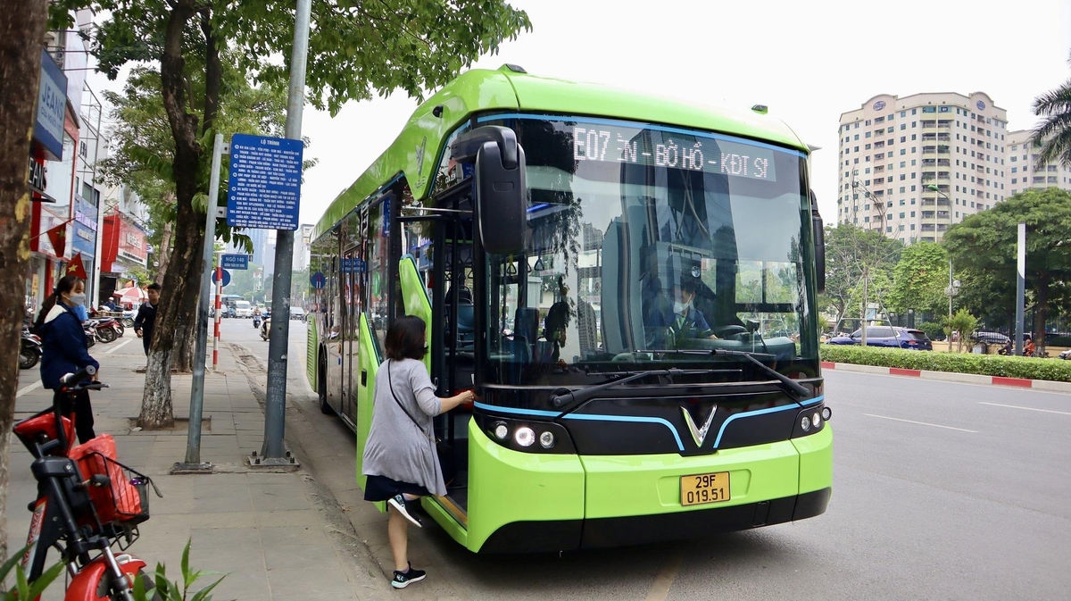 Hà Nội sẽ chuyển đổi hết xe buýt chạy dầu sang xe buýt điện