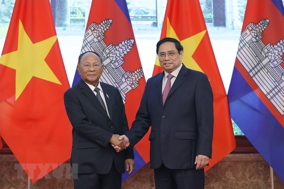 party and government leaders host cambodian na president picture 2
