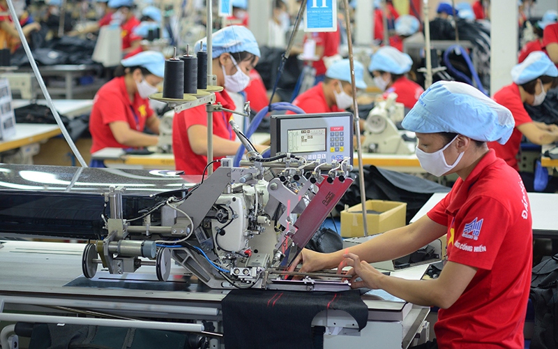 vietnamese economy continues recovery amid economic uncertainties picture 1