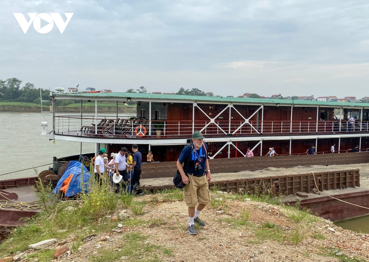 foreign arrivals return to phu tho via waterway picture 1