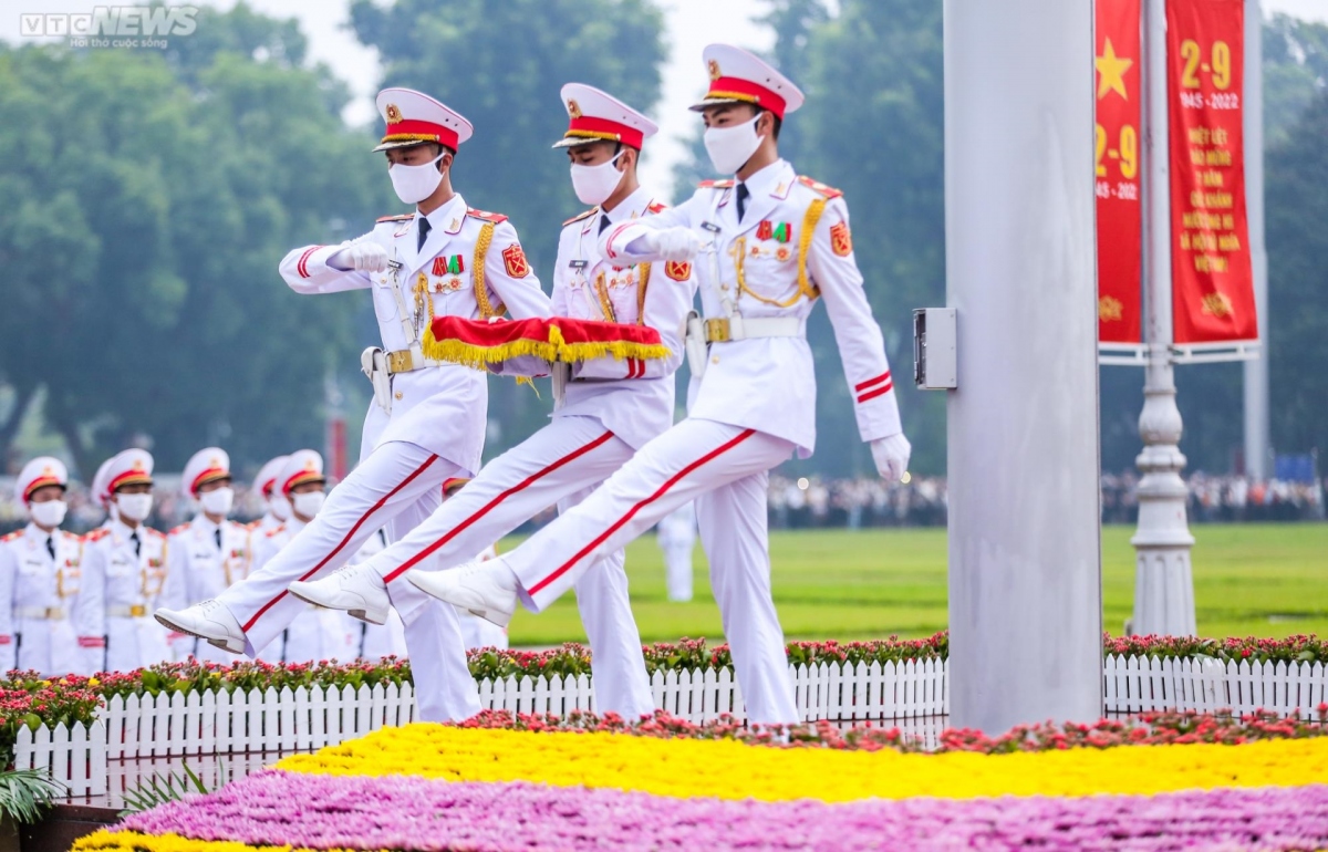 ba dinh square hosts flag raising ceremony to mark national day picture 10
