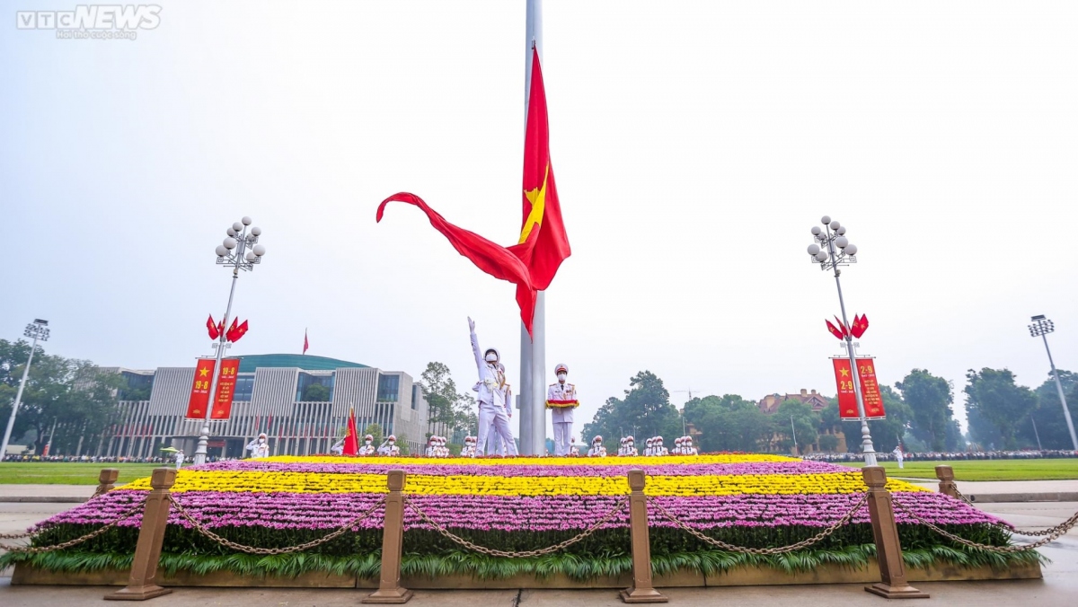 ba dinh square hosts flag raising ceremony to mark national day picture 7