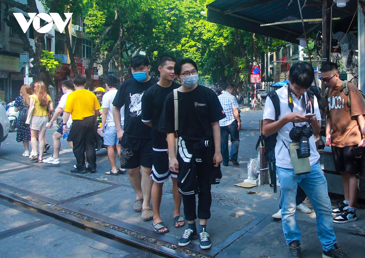 hanoi train track cafe now closed amid safety concerns picture 6