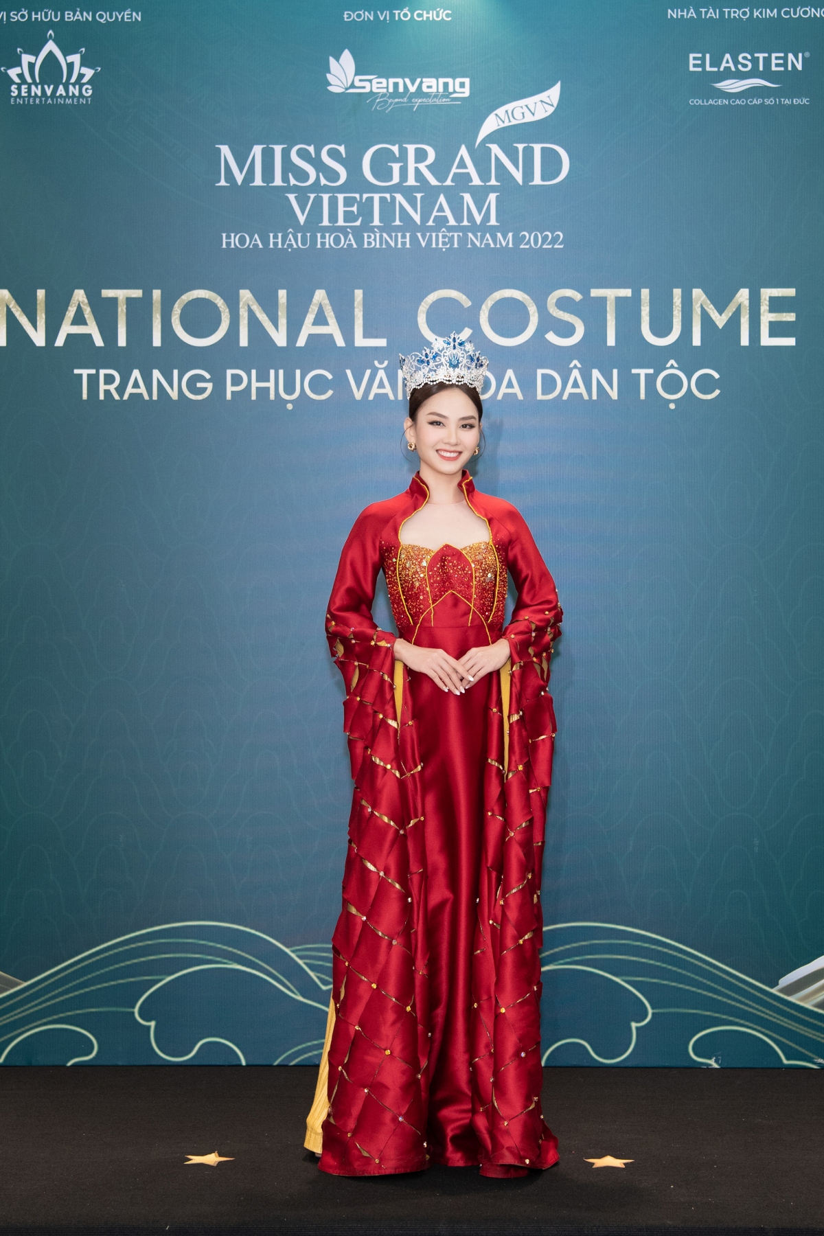 thuy tien cung dan hoa - A hau khoe dang tren tham do miss grand vietnam 2022 hinh anh 3