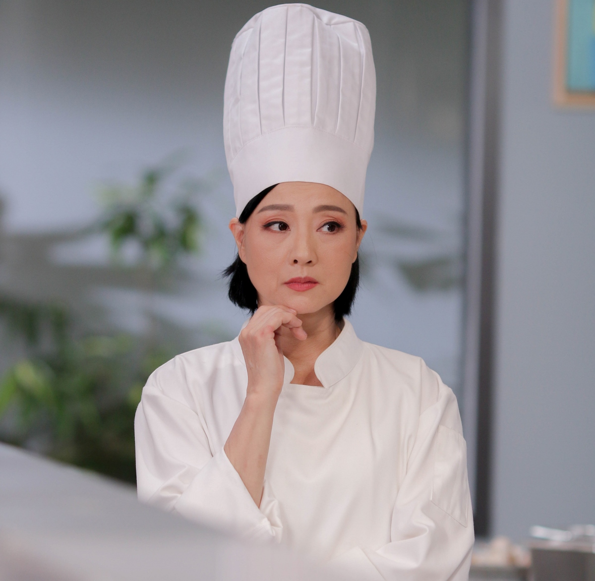 phuong anh Dao lot xac voi vai dien nong bong chua tung co hinh anh 3
