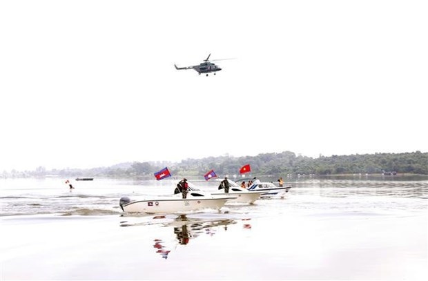 rescue drill helps strengthen defence ties among vietnam, laos, cambodia picture 1