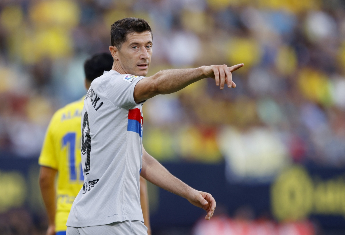 lewandowski ruc sang, barca chiem ngoi dau la liga cua real madrid hinh anh 1