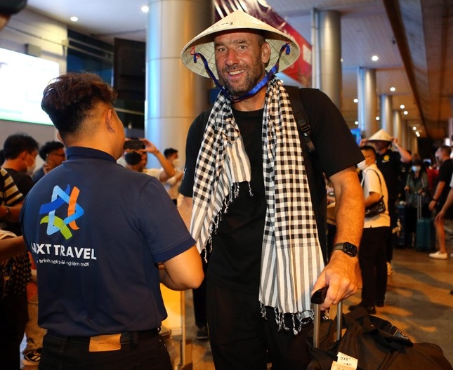 dortmund legends touch down in vietnam ahead of charity match picture 2
