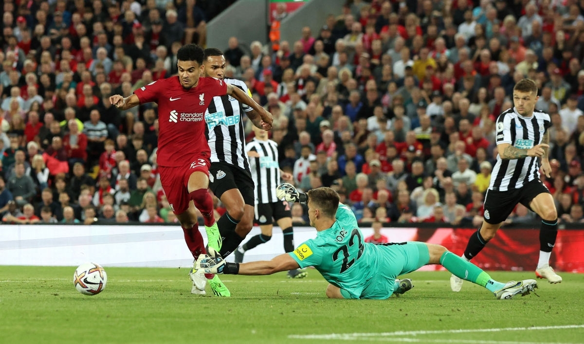 liverpool thang nguoc newcastle o giay bu gio cuoi cung hinh anh 1