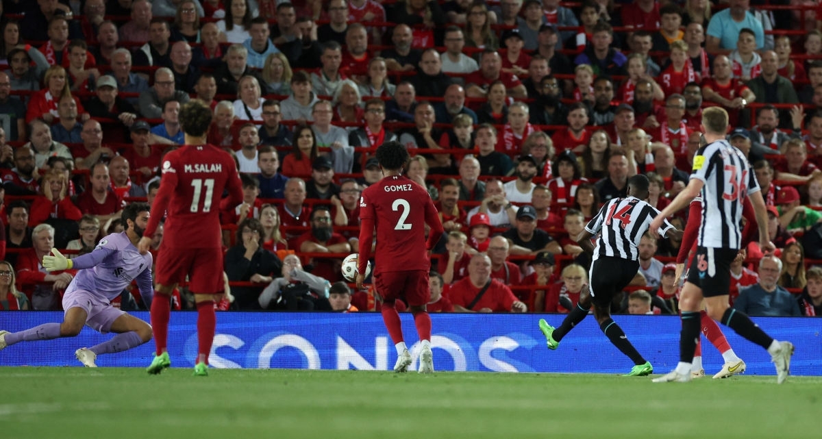 liverpool thang nguoc newcastle o giay bu gio cuoi cung hinh anh 3