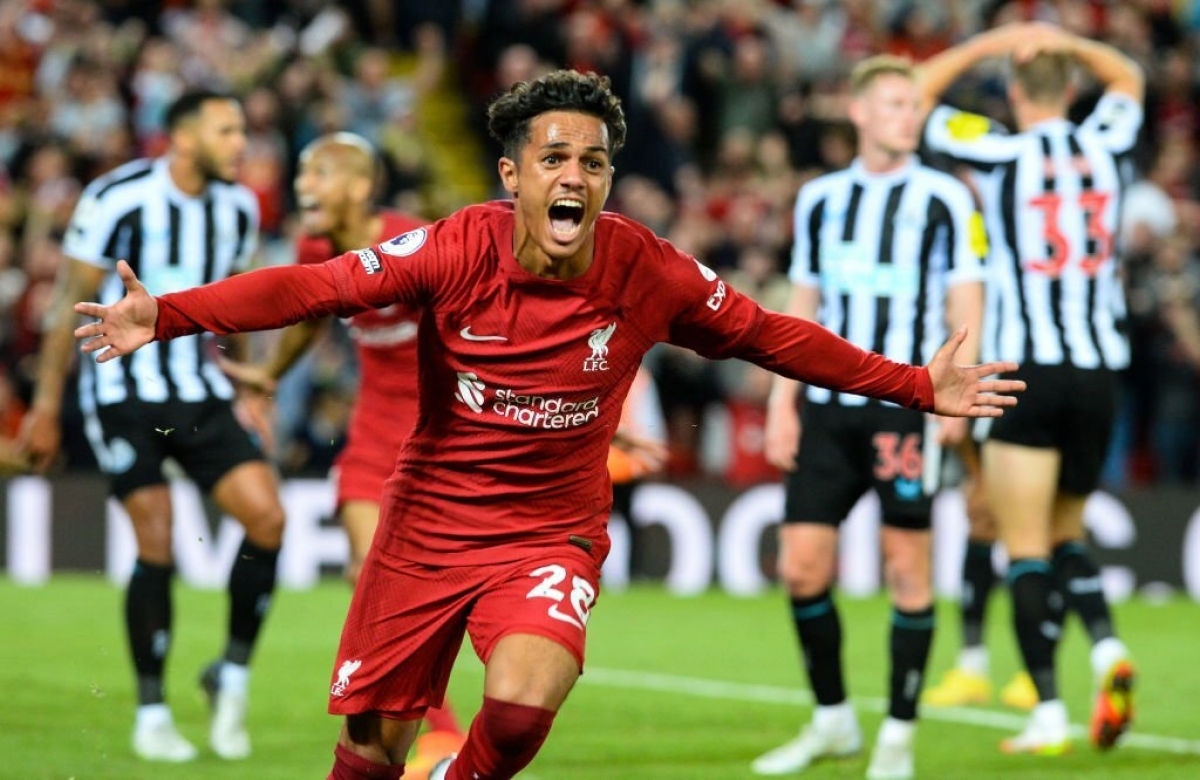 liverpool thang nguoc newcastle o giay bu gio cuoi cung hinh anh 8