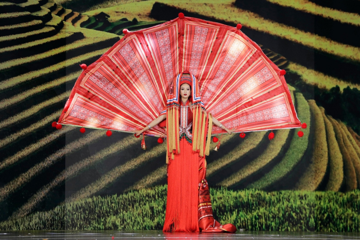 beauties wow in traditional costume contest at miss grand vietnam picture 2