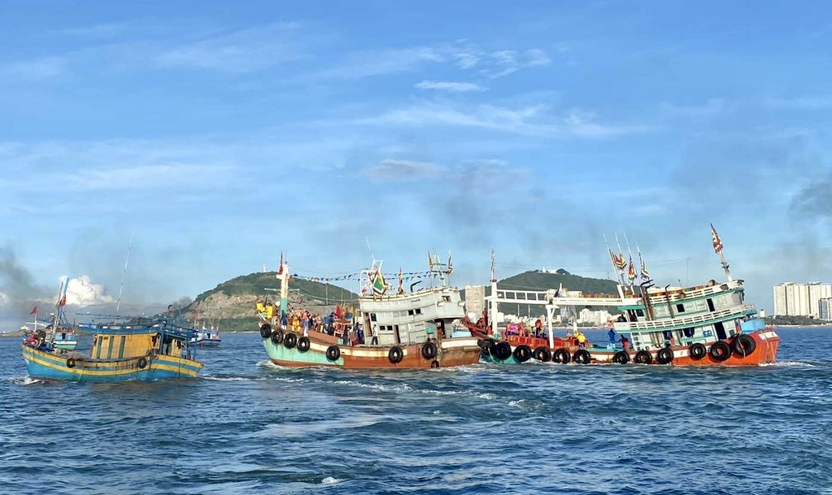 hang ngan nguoi tham gia le hoi nghinh Ong o vung tau hinh anh 2