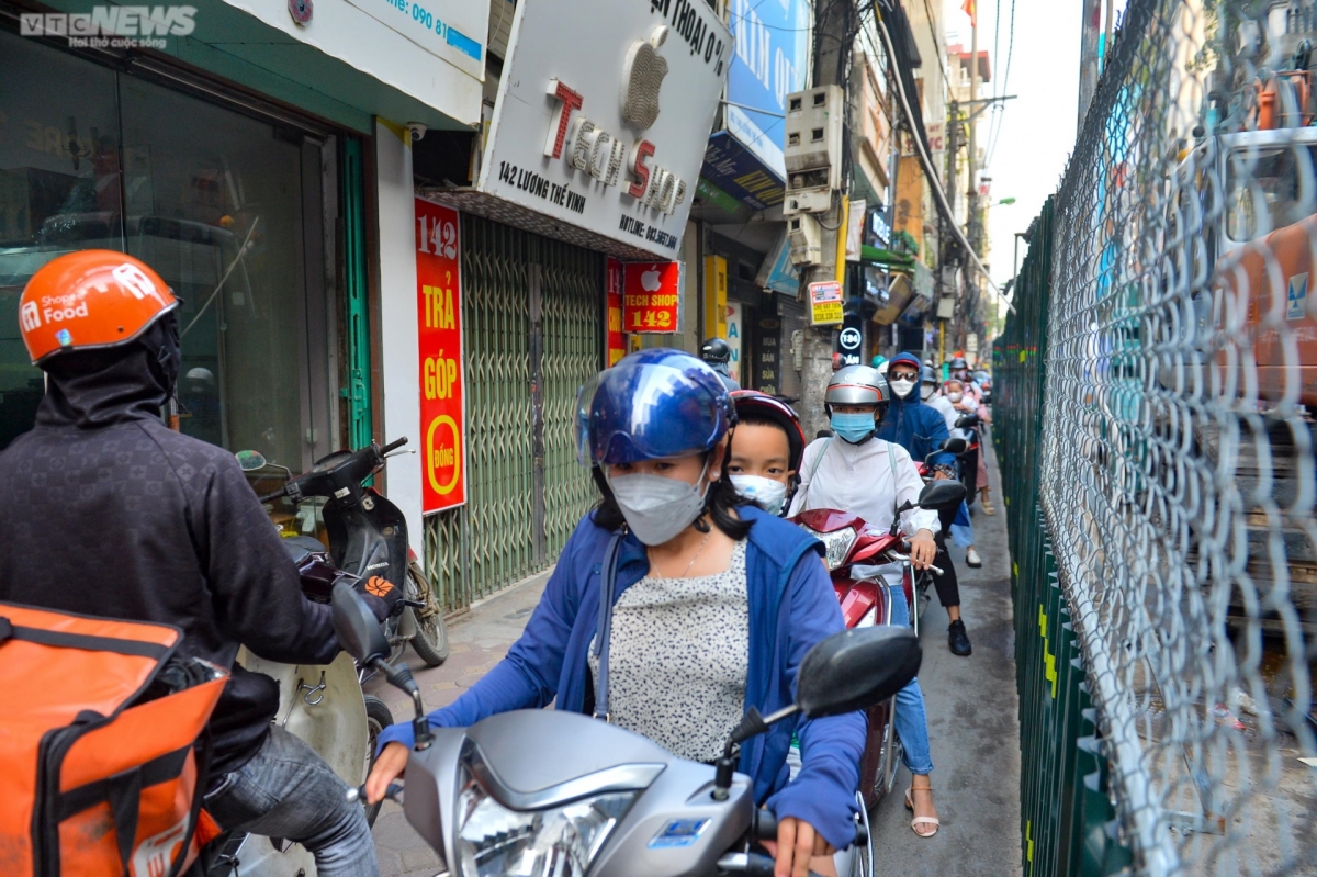 rao ton chan gan het long duong o ha noi, dan kho so luon lach di qua hinh anh 12