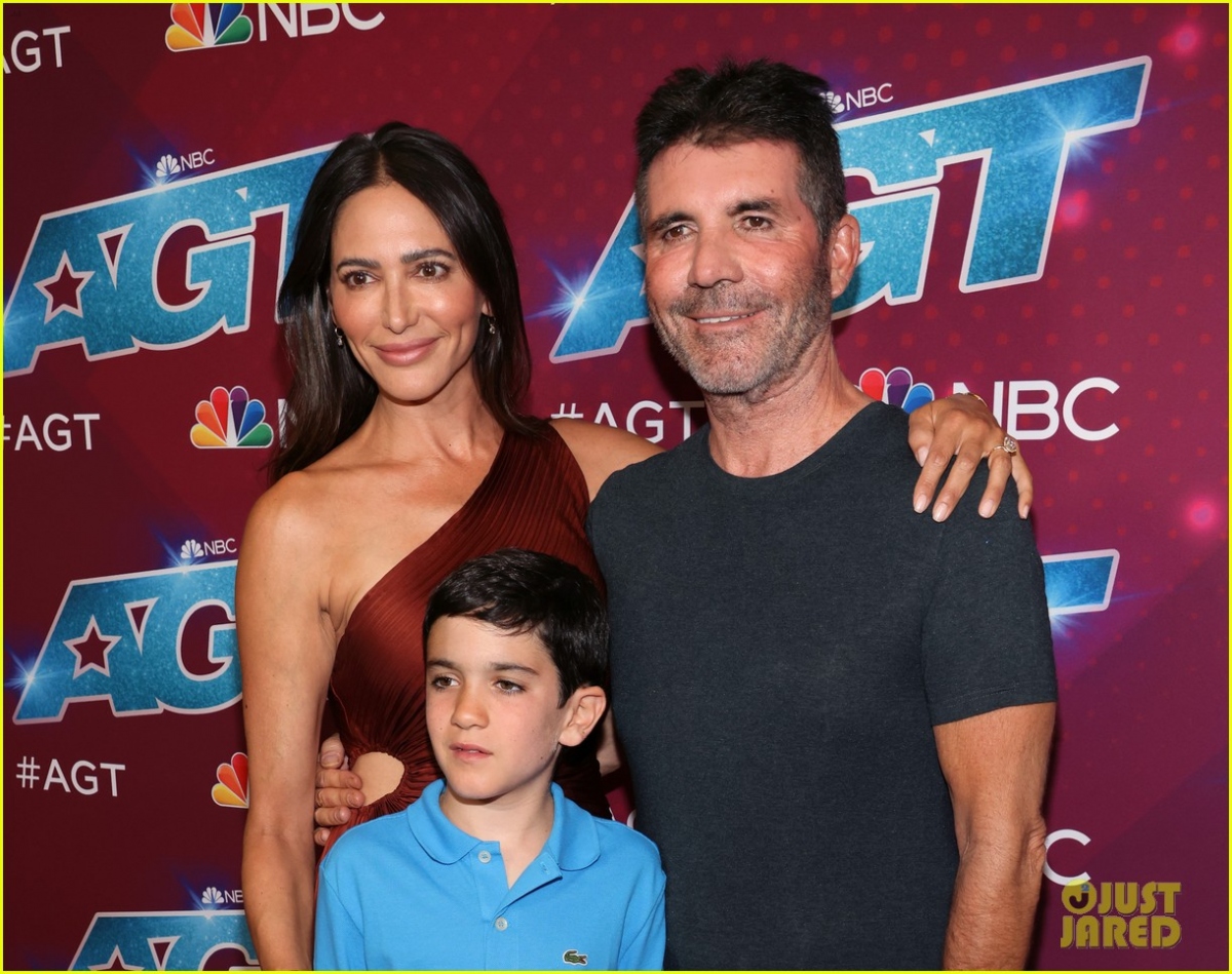 Ông Trùm Simon Cowell Tình Tứ Bên Bạn Gái Xinh đẹp Trên Thảm đỏ