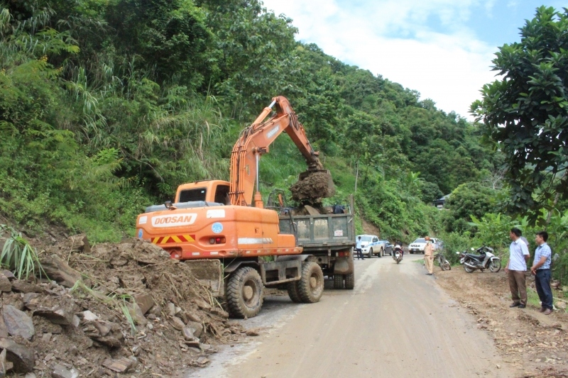 son la khac phuc sat lo, dam bao huyet mach giao thong hinh anh 4