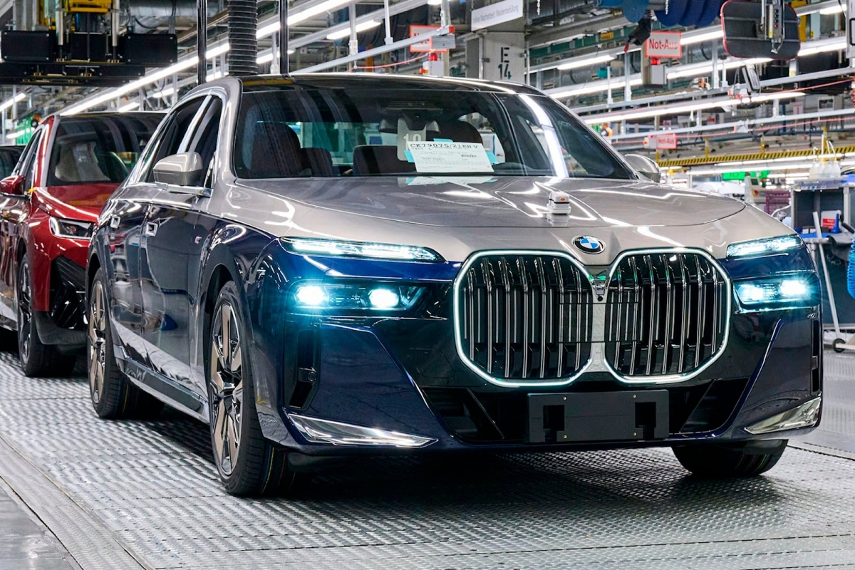 Màu sơn mới trên BMW 7 Series có giá gần 300 triệu đồng