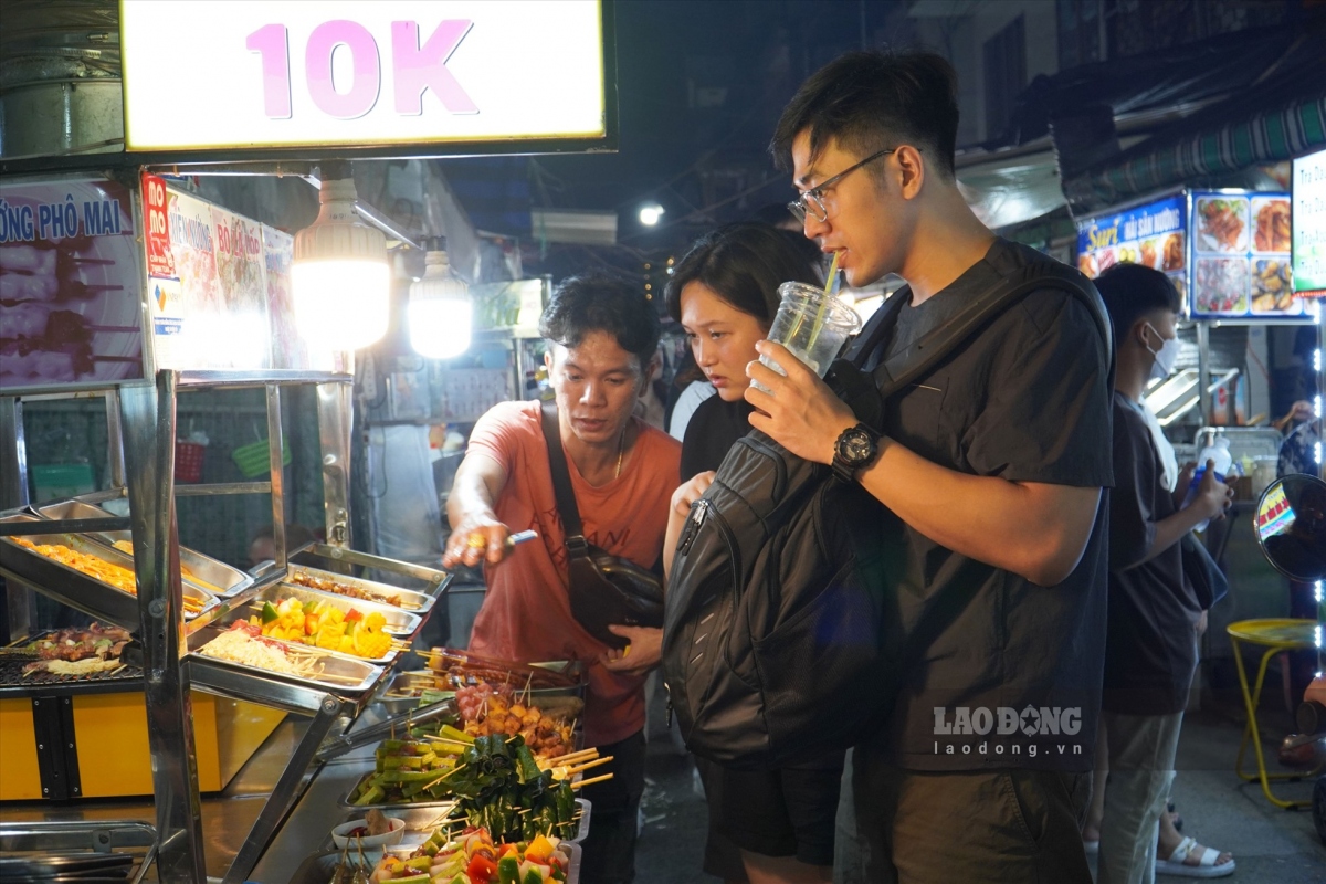 discovering bustling food street in ho chi minh city at night picture 6