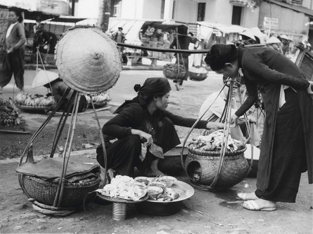 exhibition features hanoi s street vendors before 1930 picture 1