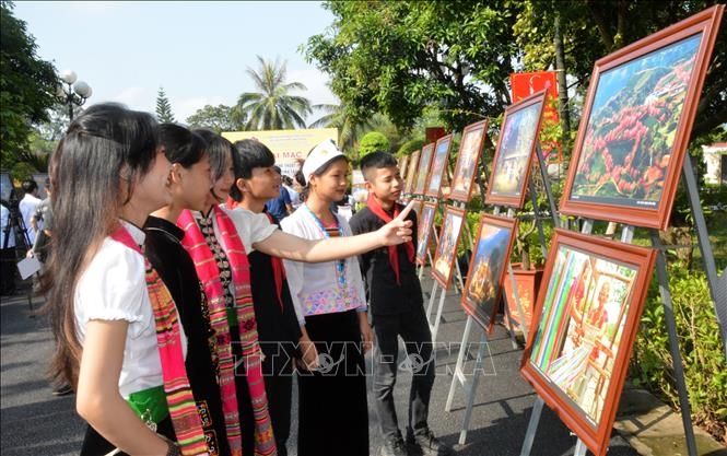photo exhibition on unesco-recognised xoe thai dance opens in yen bai picture 1