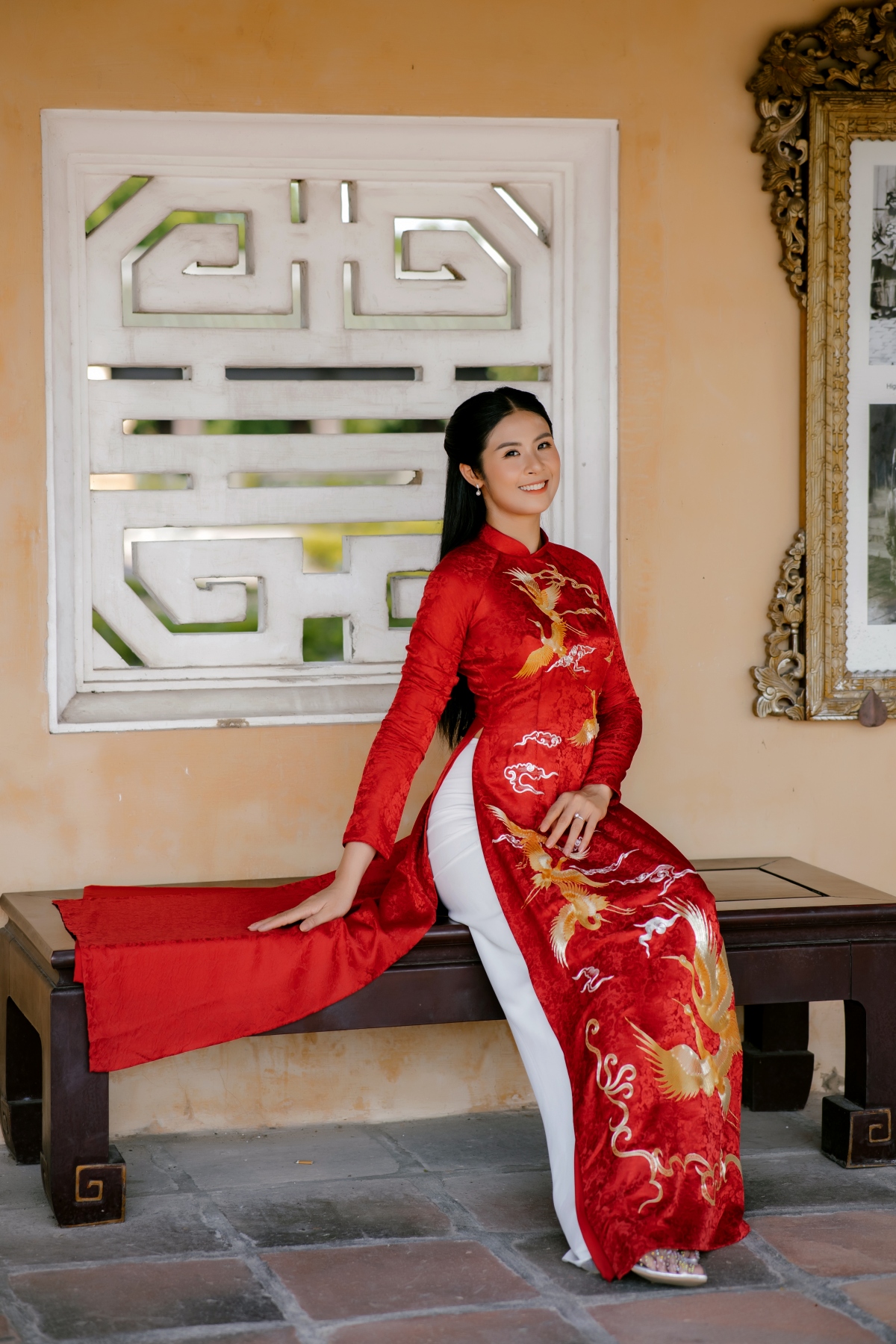 hoa hau ngoc han diu dang khoe dang voi ao dai o Dai noi hue hinh anh 4