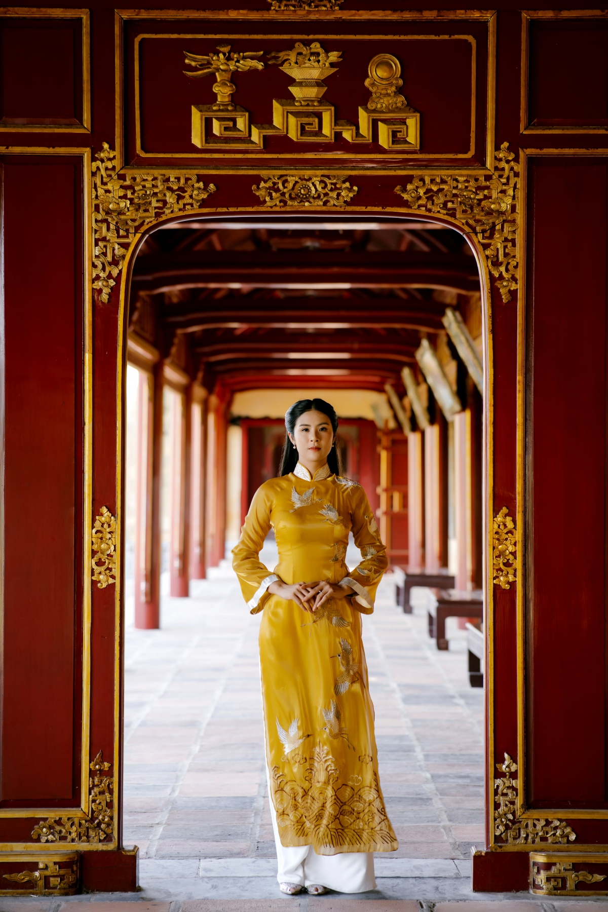 hoa hau ngoc han diu dang khoe dang voi ao dai o Dai noi hue hinh anh 6