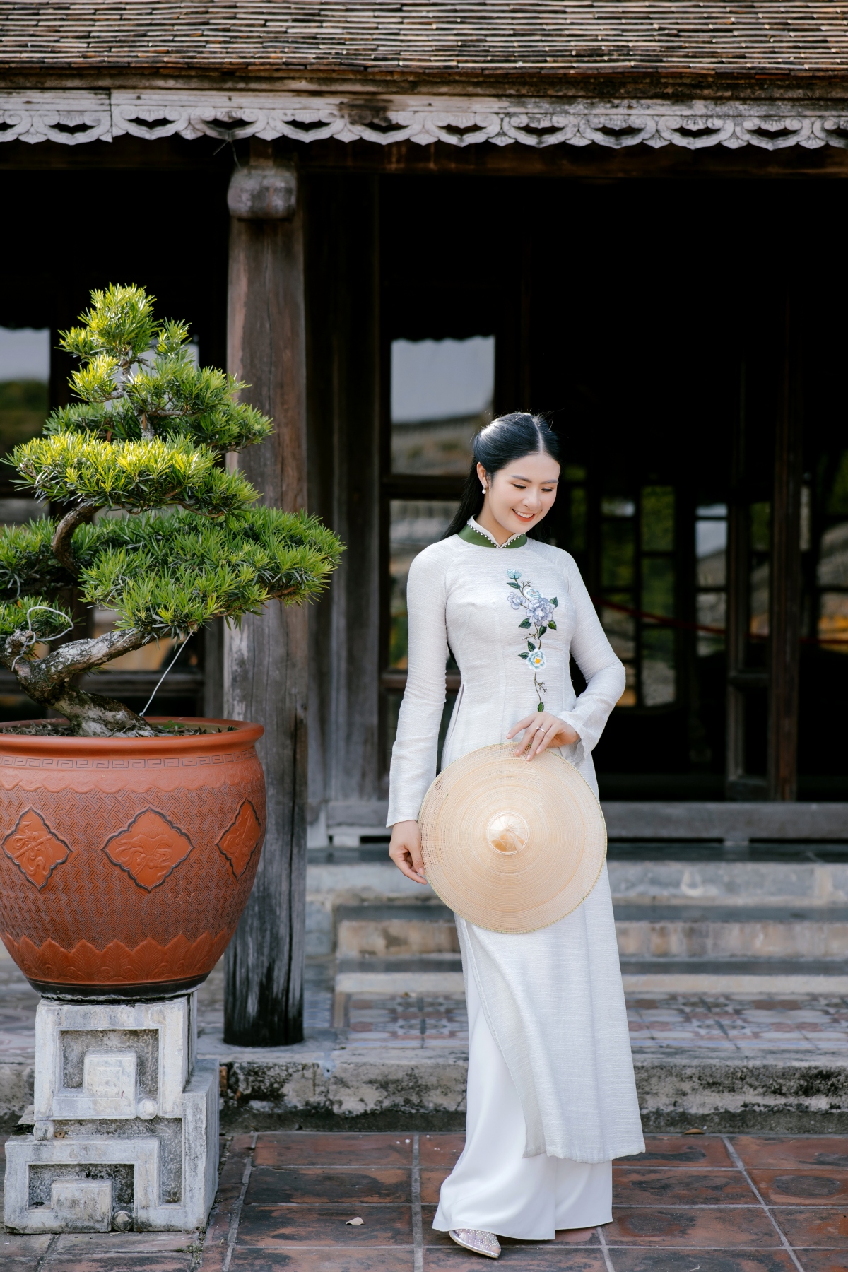 hoa hau ngoc han diu dang khoe dang voi ao dai o Dai noi hue hinh anh 10