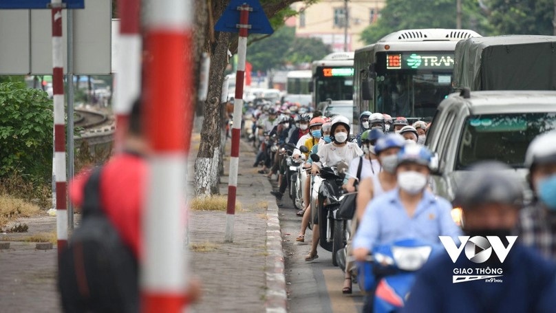 Vì sao Hà Nội ngày càng ùn tắc nghiêm trọng