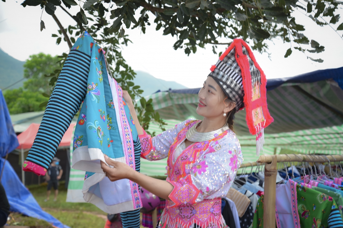 hang nghin nguoi du ngay hoi van hoa dan toc mong hinh anh 2