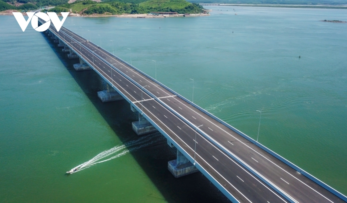 Van Don - Mong Cai expressway opened to traffic