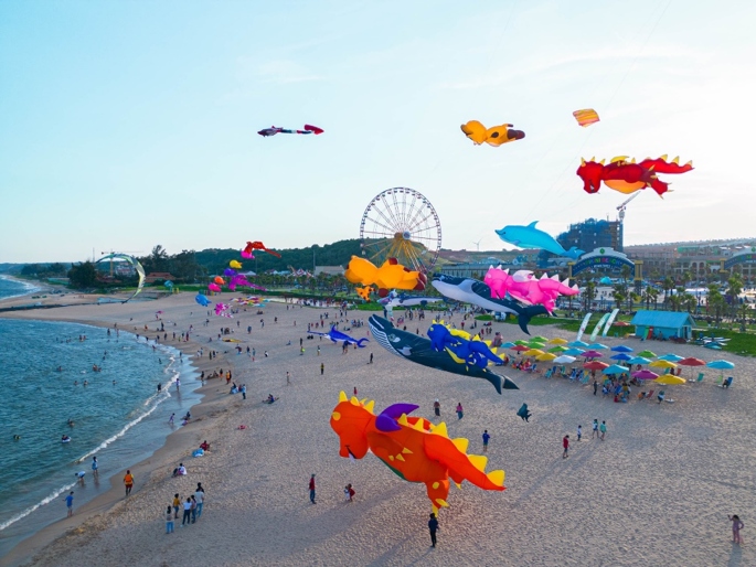 Hàng ngàn du khách tận hưởng lễ hội NovaWorld Festival tại NovaWorld Phan Thiet