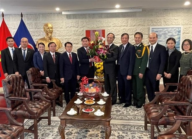 Ambassadors extend National Day greetings to Vietnamese embassies