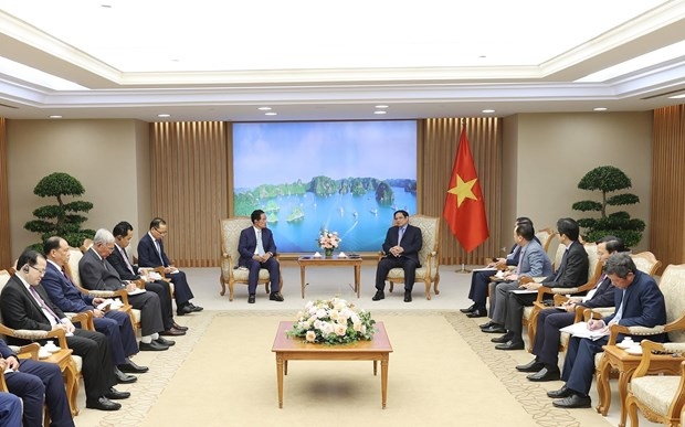 pm receives governor of phnom penh picture 1