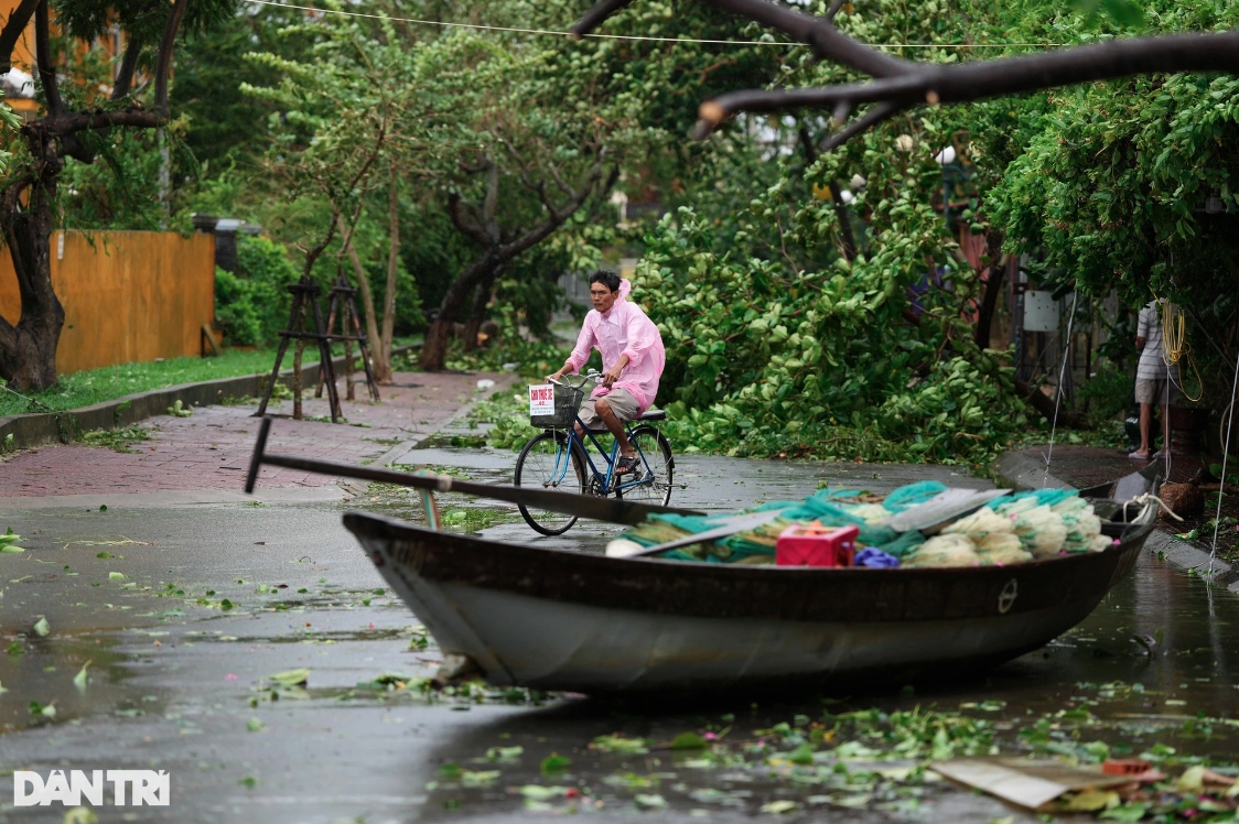 du khach bang hoang khi tan mat thay pho co hoi an tan hoang sau bao hinh anh 1