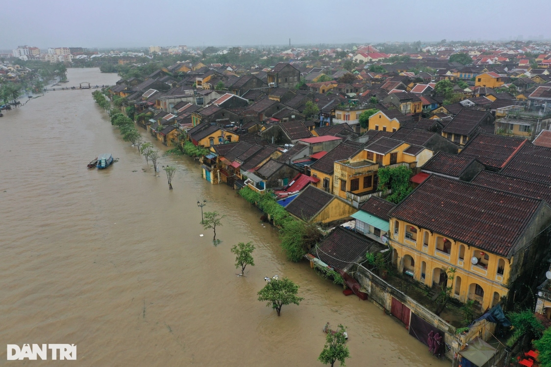 du khach bang hoang khi tan mat thay pho co hoi an tan hoang sau bao hinh anh 2