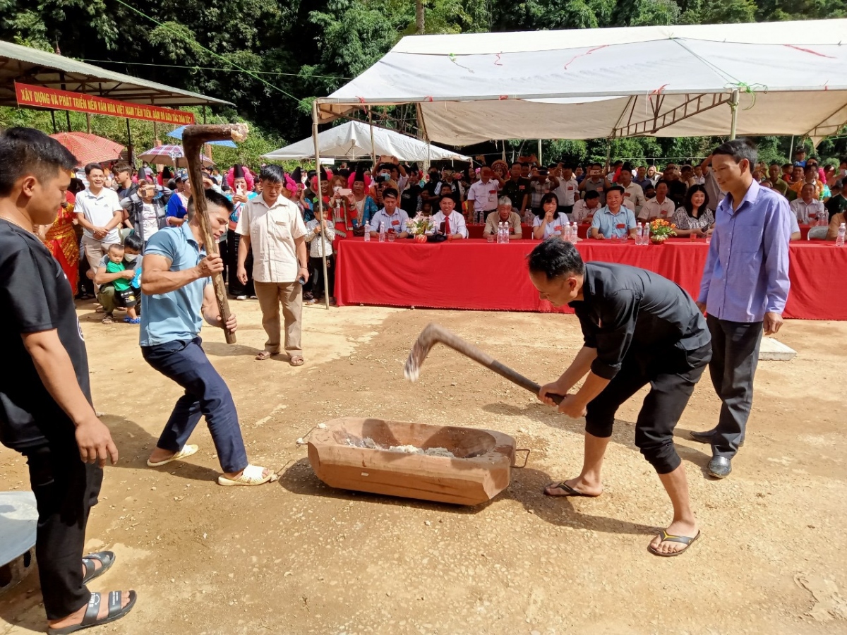 nhieu diem du lich tai son la thu hut khach dip nghi le hinh anh 1