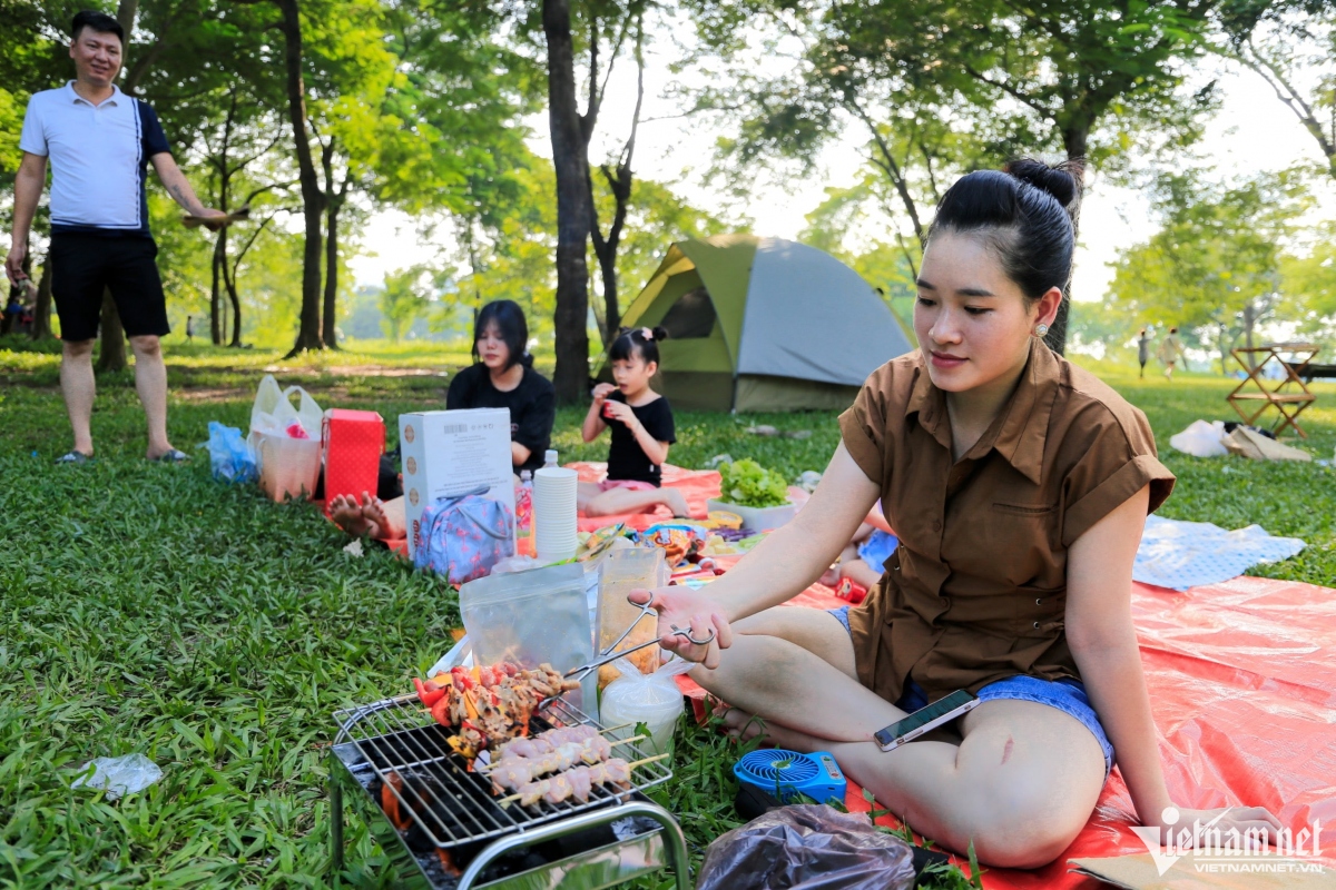 trai bat, nuong thit an uong ngoai troi ngay quoc khanh hinh anh 2