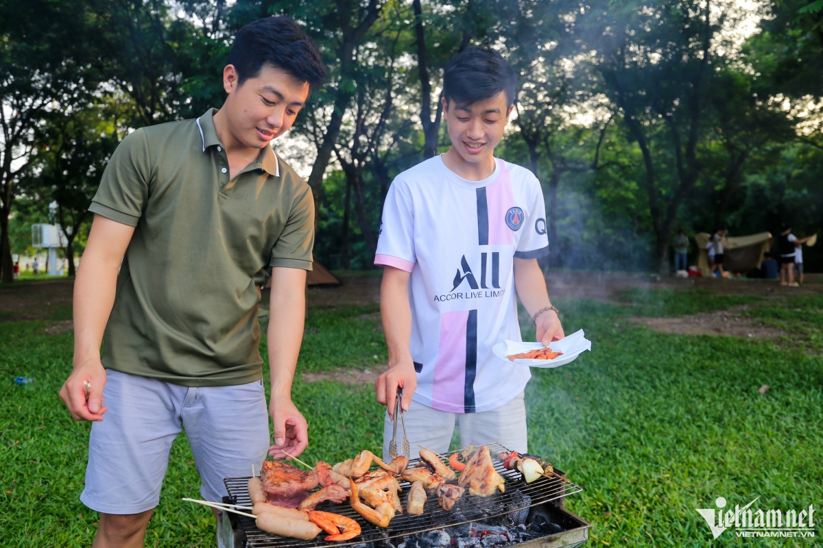 trai bat, nuong thit an uong ngoai troi ngay quoc khanh hinh anh 8