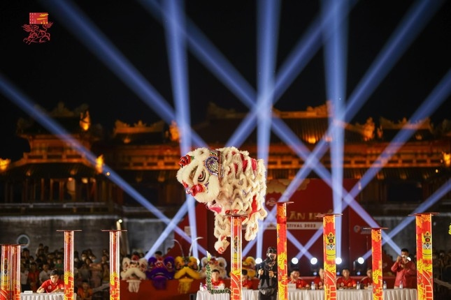 lion dance festival excites crowds in thua thien-hue picture 2