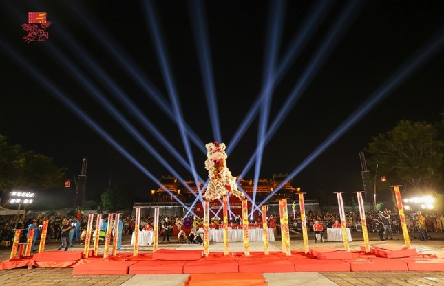 lion dance festival excites crowds in thua thien-hue picture 5