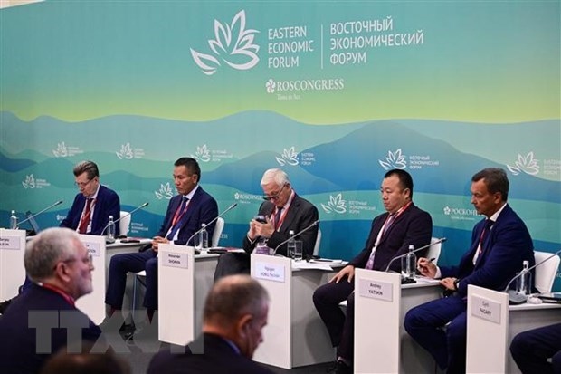 vietnam, russia hold business dialogue at eef 2022 picture 1