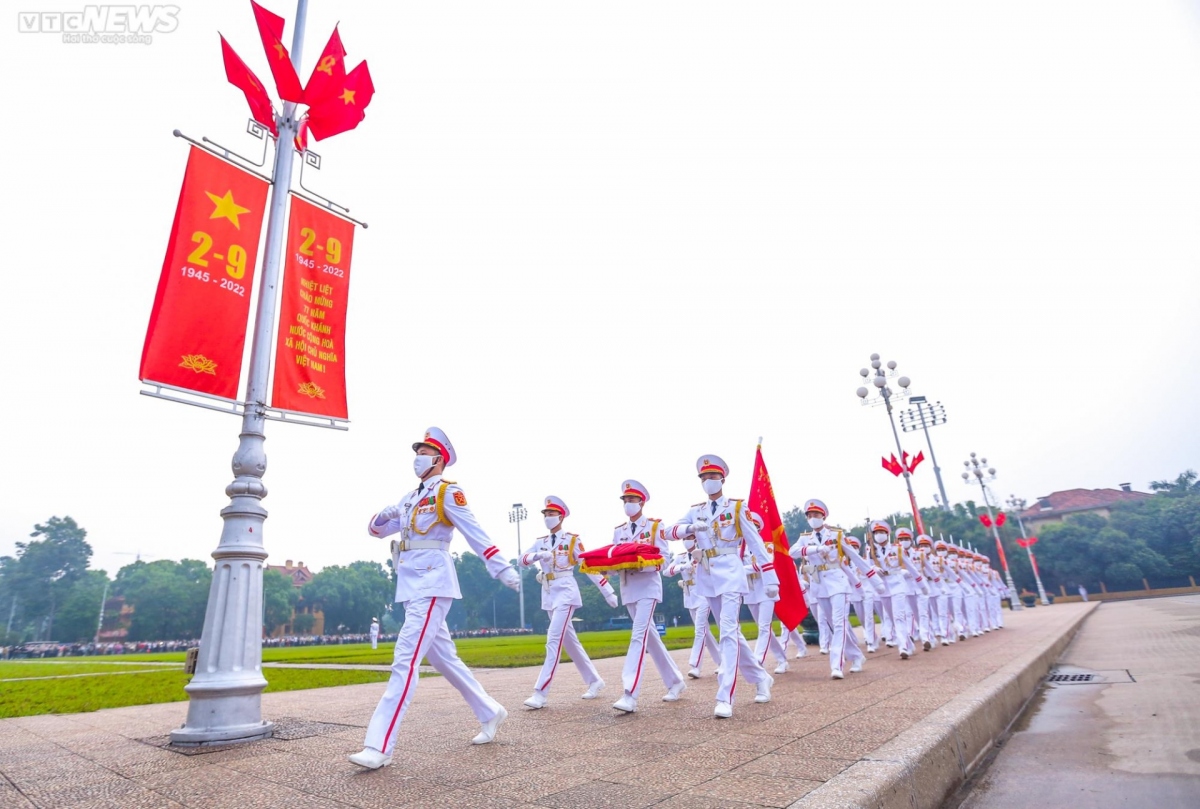 ba dinh square hosts flag raising ceremony to mark national day picture 2