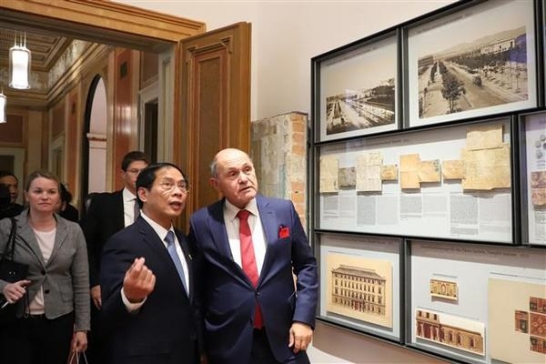 foreign minister bui thanh son pays official visit to austria picture 2