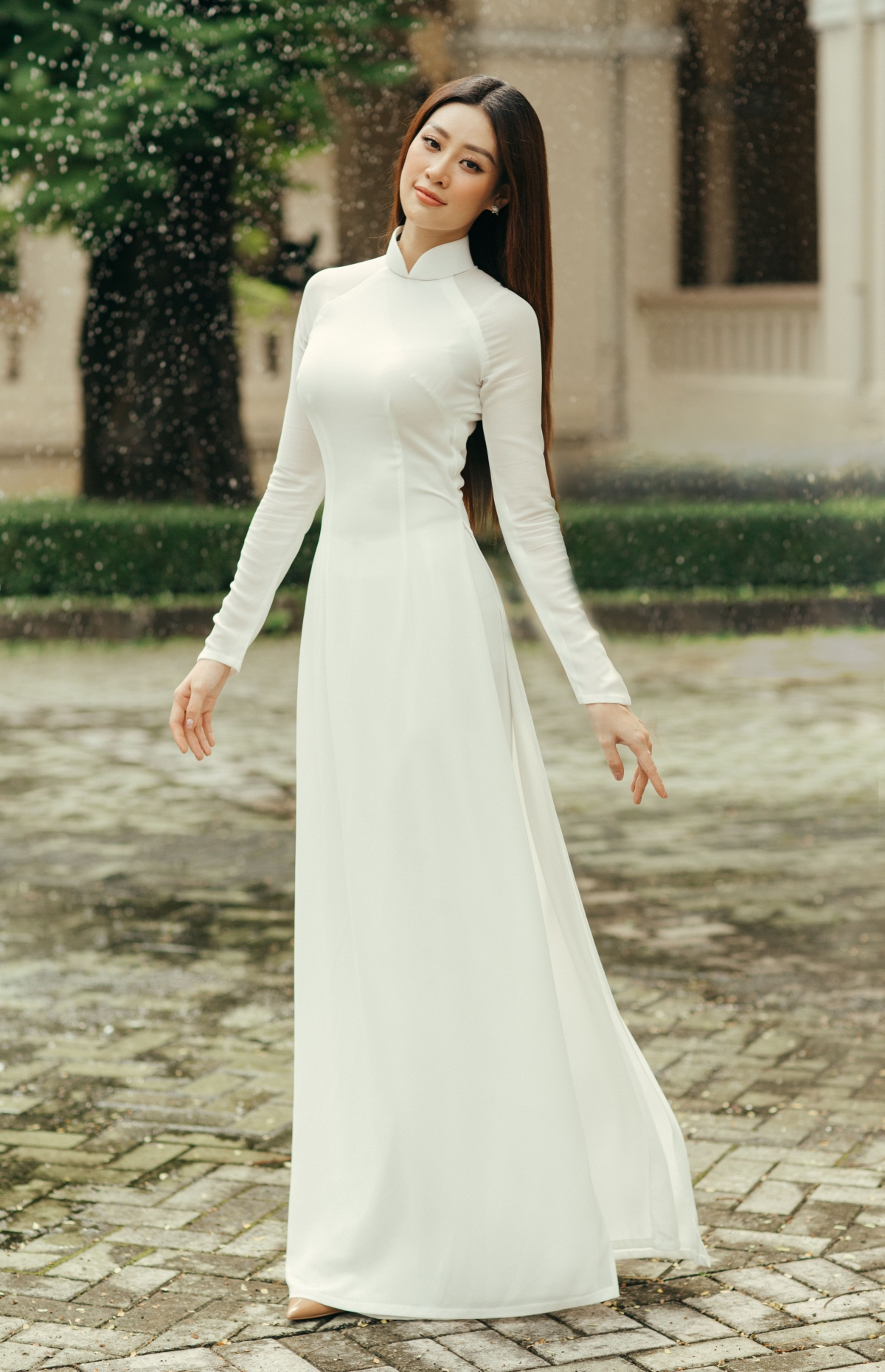 hoa hau khanh van rang ro trong bo anh ao dai ngay tuu truong hinh anh 3