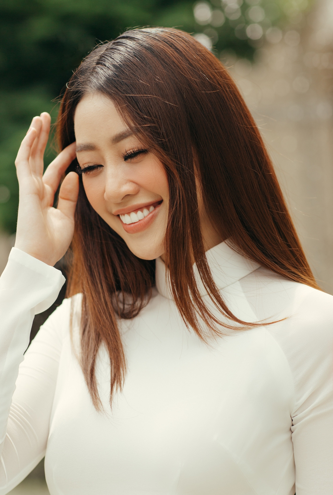 hoa hau khanh van rang ro trong bo anh ao dai ngay tuu truong hinh anh 4