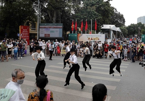 hanoi extends hoan kiem pedestrian spaces during holiday picture 1